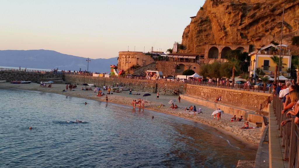 Le Ville Di Porto Ada Pizzo  Exteriör bild